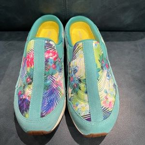 Easy Spirit Traveltime Tropical size 7 1/2 medium light new never worn